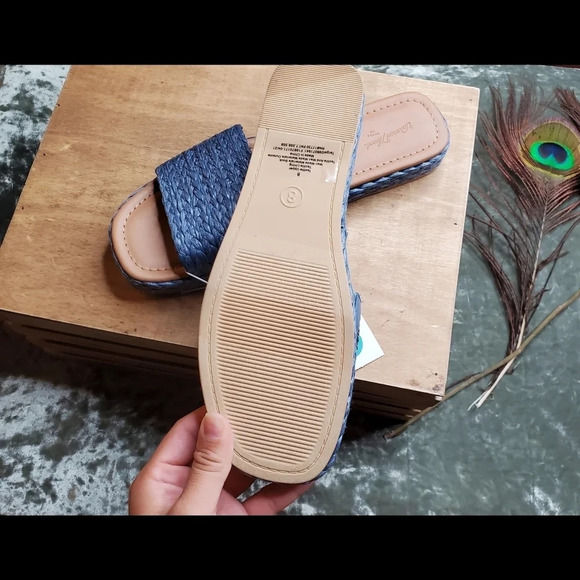 Universal Thread Mardi Raffia Platform Sandals - Picture 4 of 4